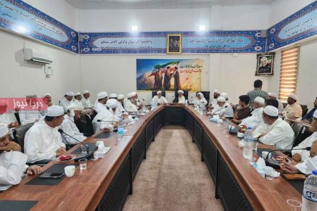 شیعه و سنی در کنار یکدیگر مقابل دشمن ایستادگی کردند