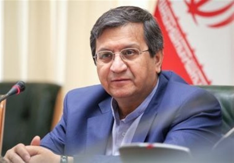همتی: بازار ارز آرام خواهد شد