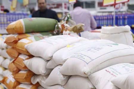 کشتی حامل برنج وارداتی در هرمزگان پهلو گرفت کشتی حامل برنج وارداتی در هرمزگان پهلو گرفت