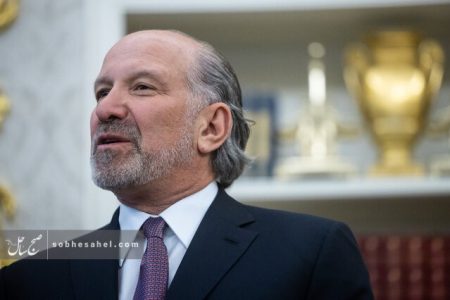 وزیر بازرگانی آمریکا به خاطر اظهارات نادرست عذرخواهی کرد